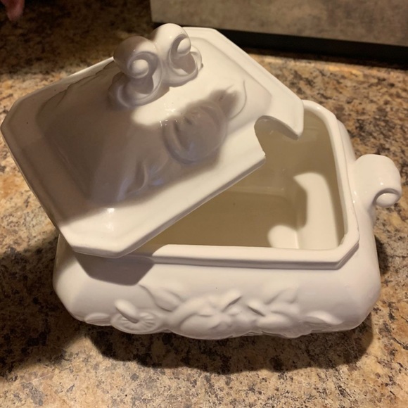 Beautiful Kitchenware - Picture 1 of 3